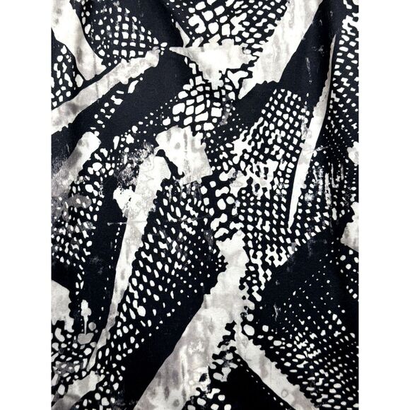 Lululemon Size 8 Black White Power Y Tank Yoga Top Women Light Support Stretch - Picture 4 of 7